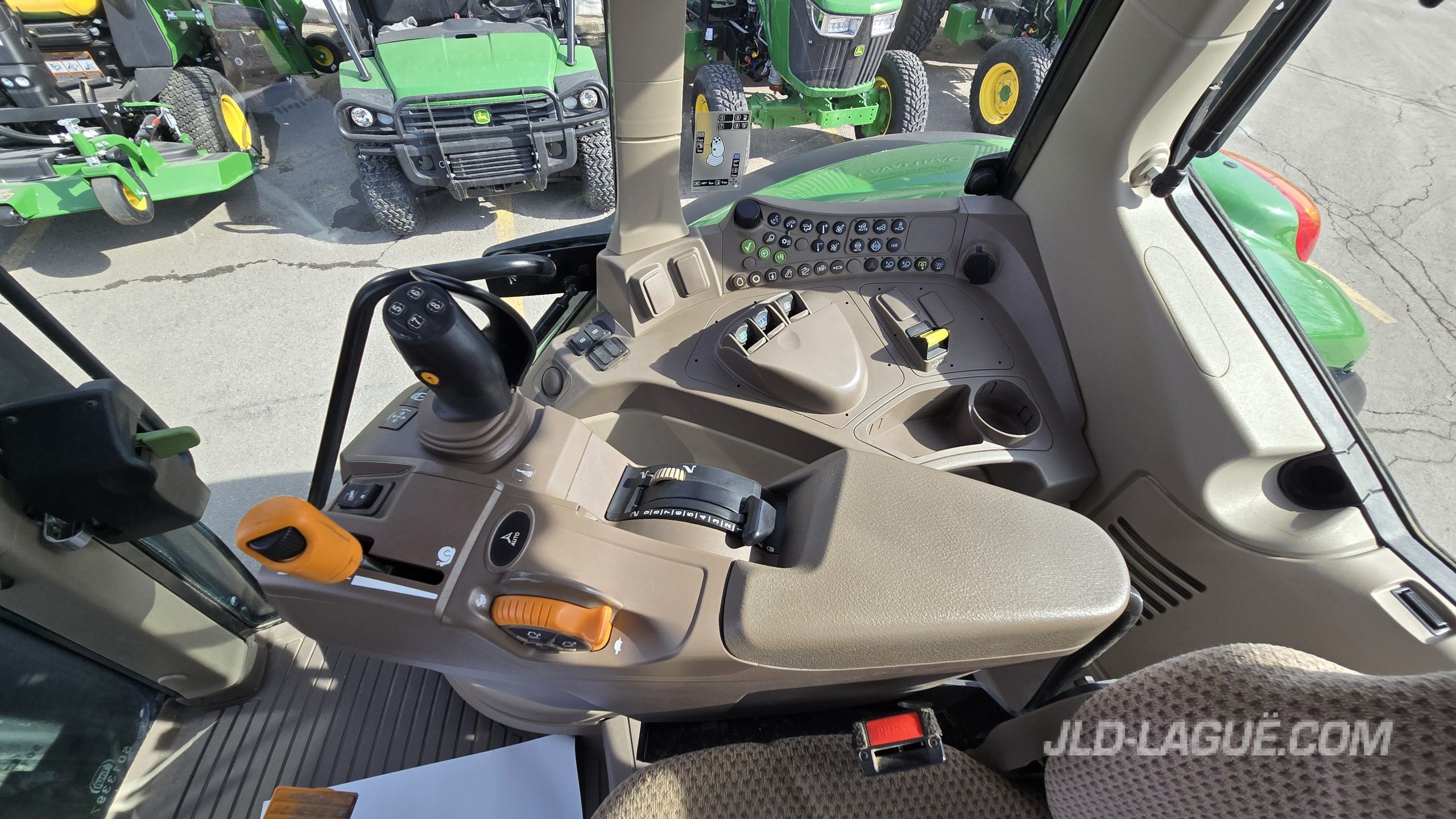 JD 6120M IVT 4X4 CAB TLS,