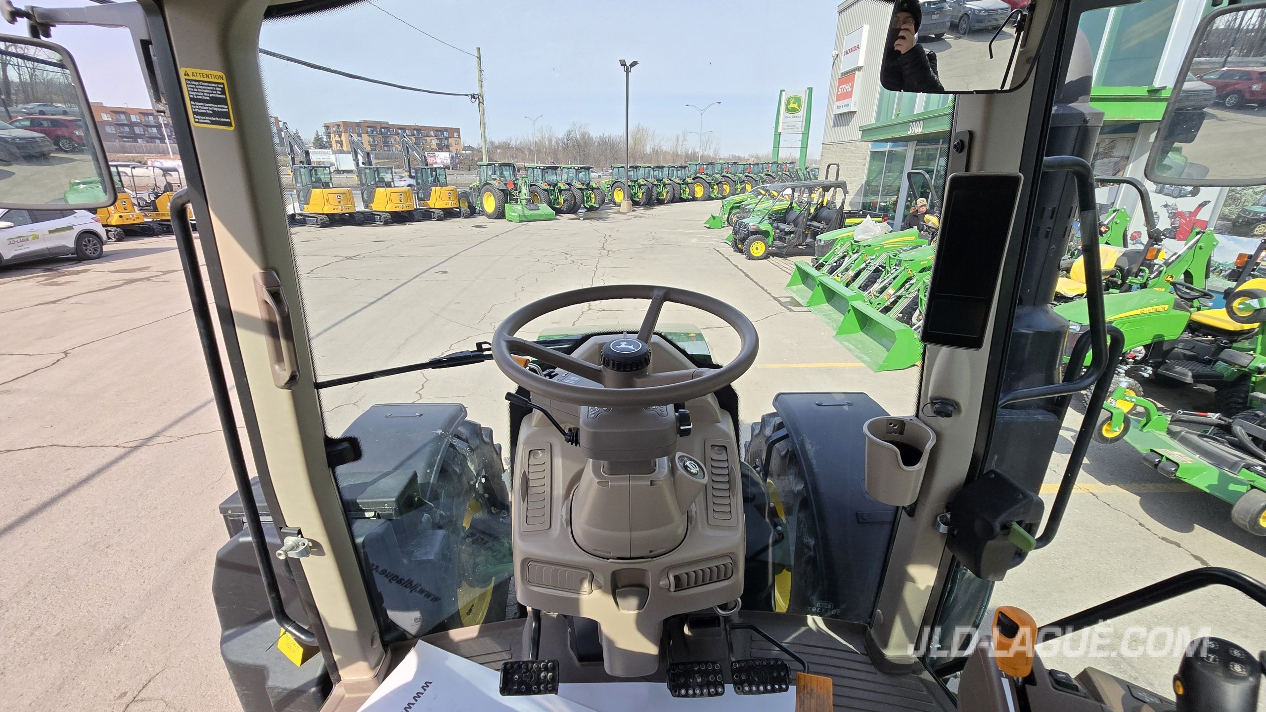 JD 6120M IVT 4X4 CAB TLS,